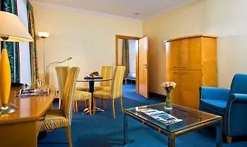 Wyndham Duisburger Hof Szálloda 4*