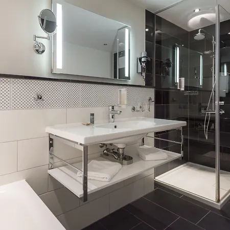 Wyndham Duisburger Hof Szálloda 4*