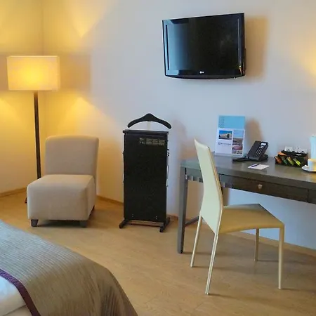 Отель Wyndham Duisburger Hof 4*